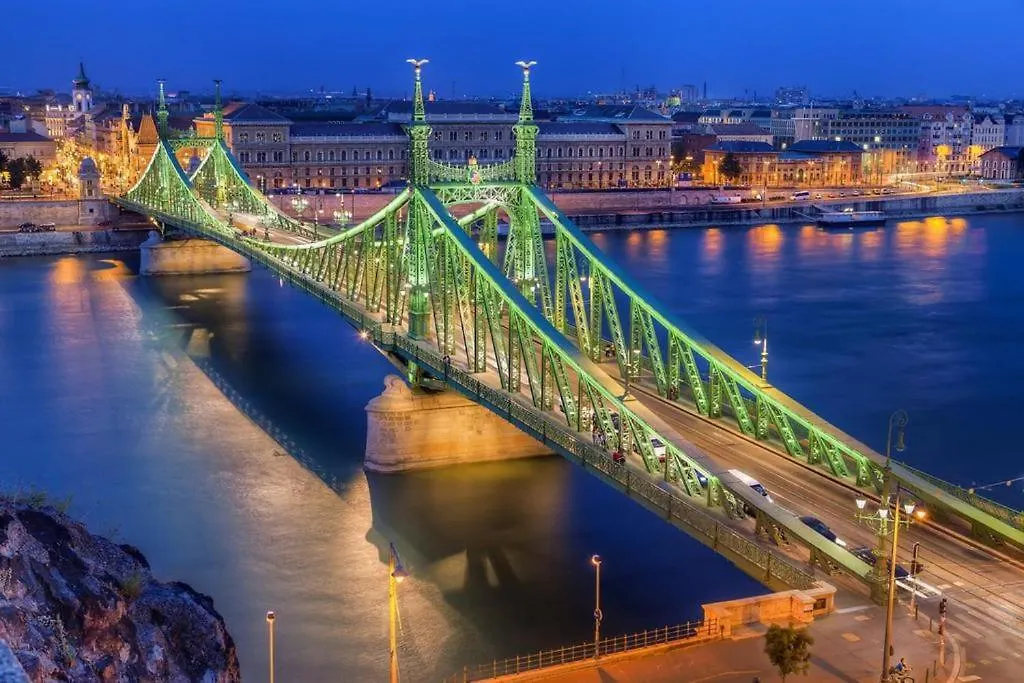 Kuria Apartman Budapest With Free Parking Apartment