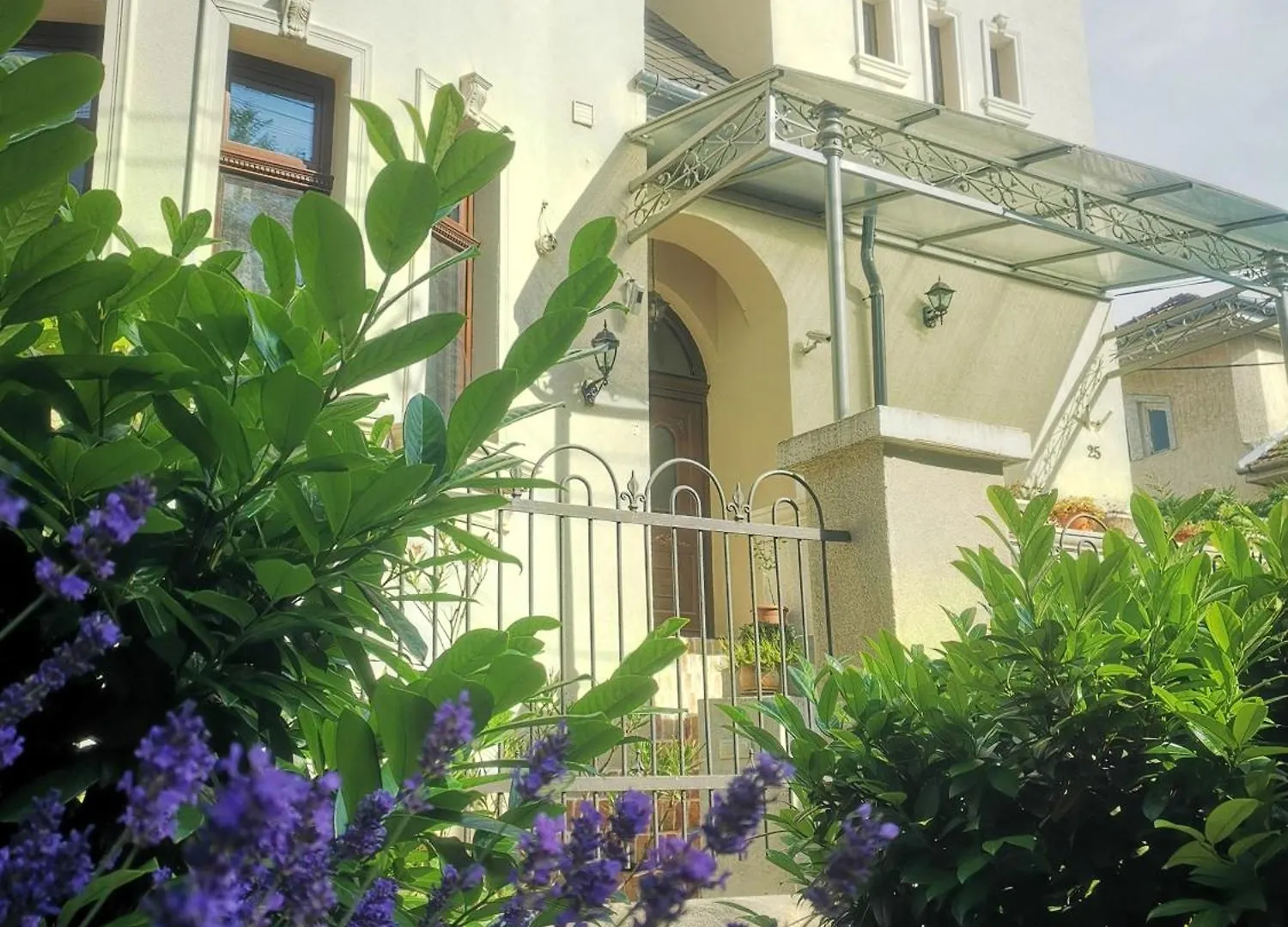 Kuria Apartman Budapest With Free Parking Apartament